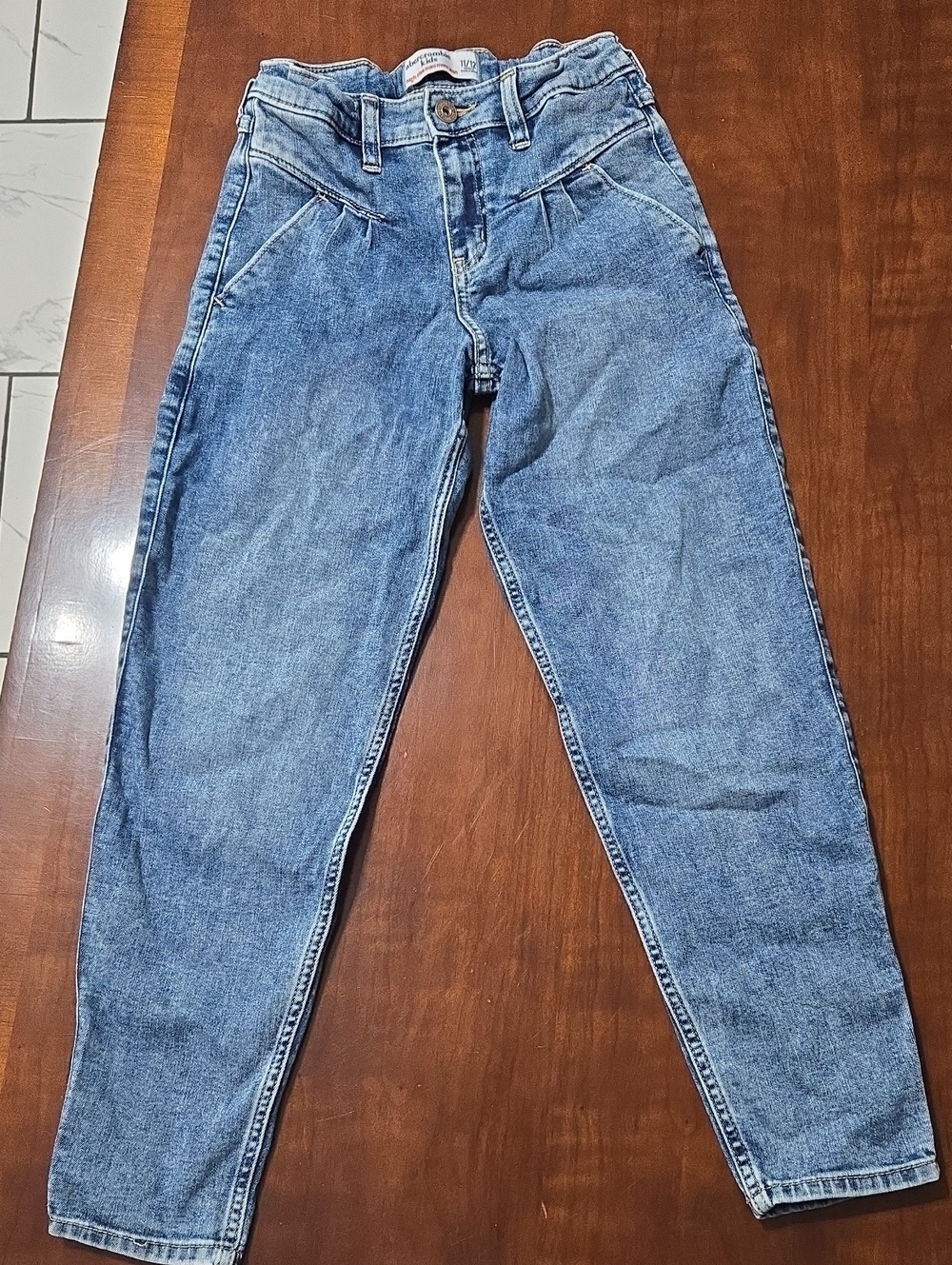 Abercrombie Blue Denim Jeans High Rise Mini Mom Jean 11/12